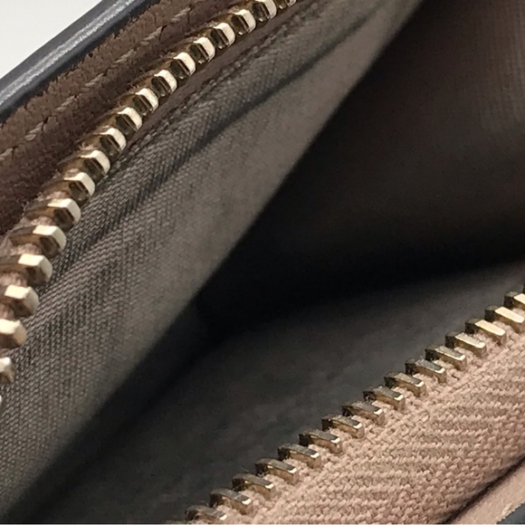 EUC SMALL ROCKSTUD CALFSKIN WALLET   RETAIL $490 - Picture 8 of 16